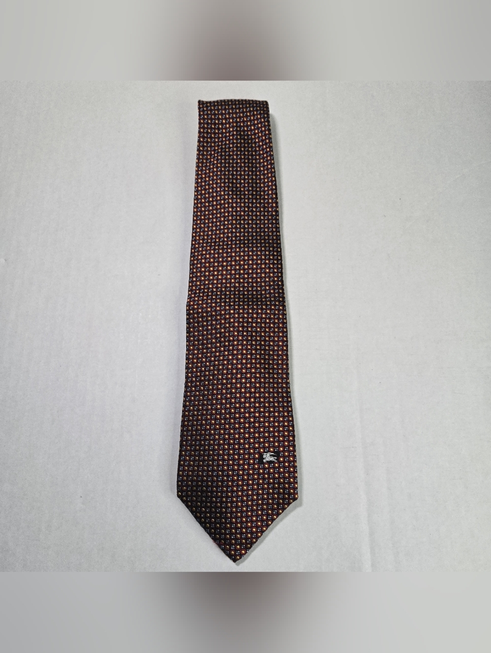 Burberrys of London Red Geometric Print 100% Silk Necktie Mens Tie Made in Italy